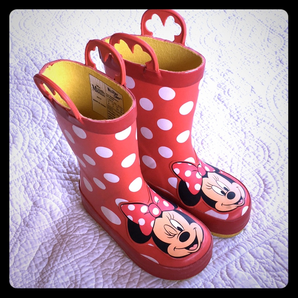 Minnie Mouse rain boots